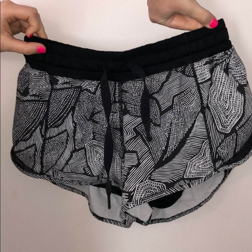 Size 2 Lululemon patterned shorts